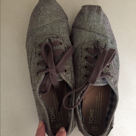 TOMS - Picture 3 of 6